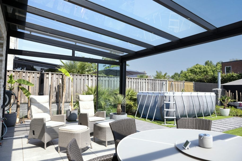 Een overkapping in Deventer, geplaatst door aluminium expert MB Veranda