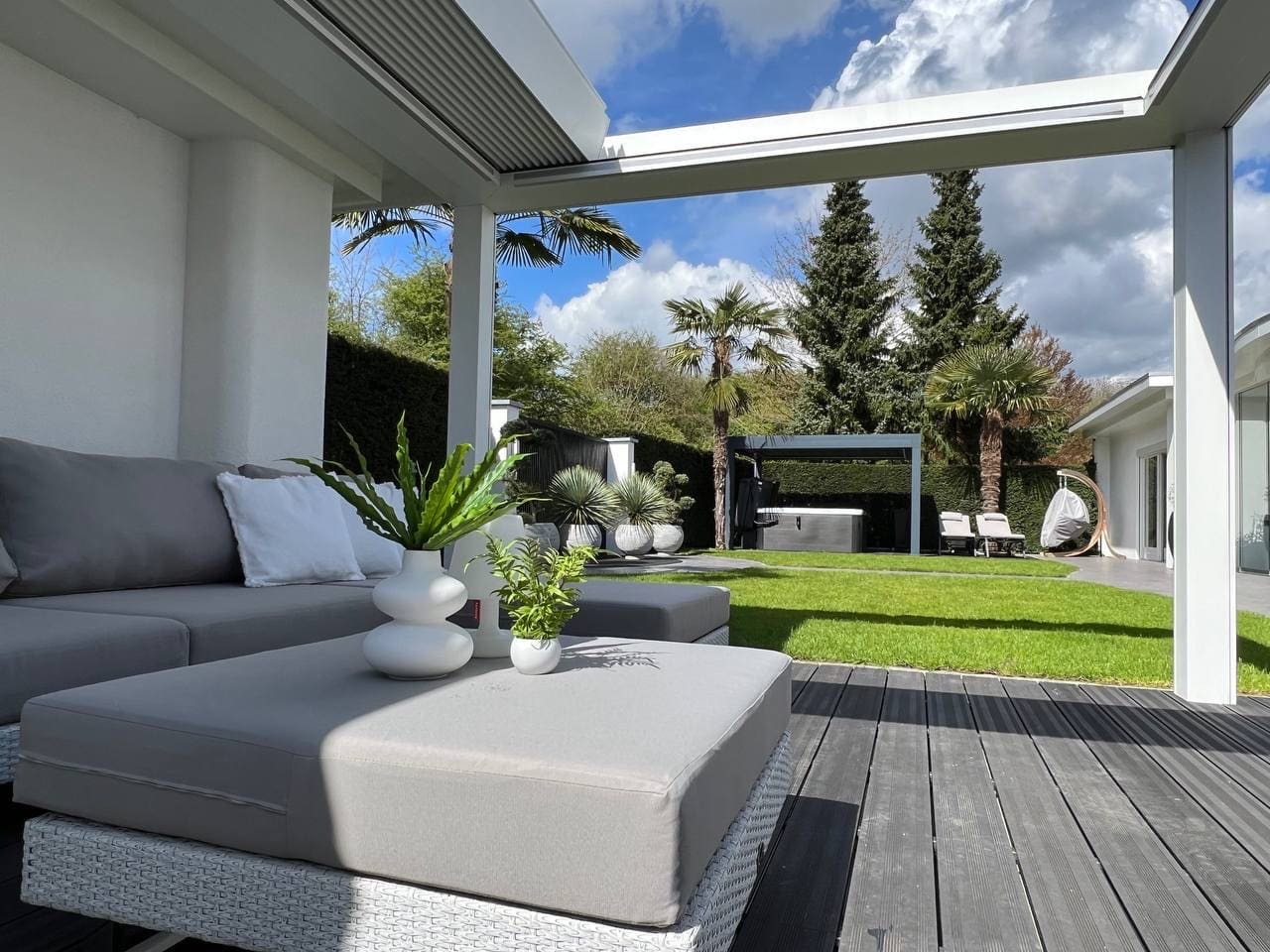 Lamellendak wit met montage door MB Veranda 11 Welke vloer past het best bij uw veranda? 1