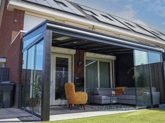 Een veranda in Apeldoorn, geplaatst door aluminium expert MB Veranda Een veranda in Apeldoorn, geplaatst door aluminium expert MB Veranda