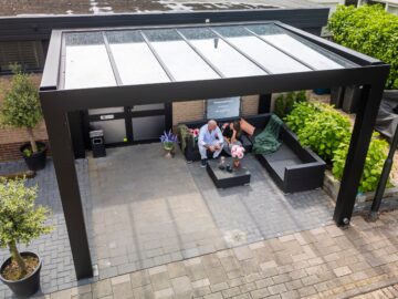 Oplevering van de cube veranda bij Andy & Melisa Oplevering van de cube veranda bij Andy & Melisa
