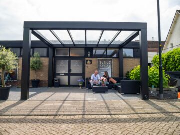 Oplevering van de cube veranda bij Andy & Melisa Oplevering van de cube veranda bij Andy & Melisa
