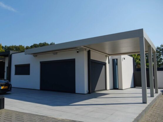 Cube overkapping en carport bij showhuis in Eindhoven van MB Veranda