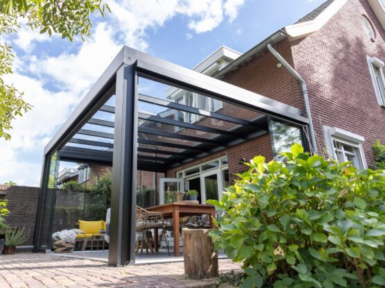 Cube Lottum, montage door MB Veranda 14 Serre met zonwering 1
