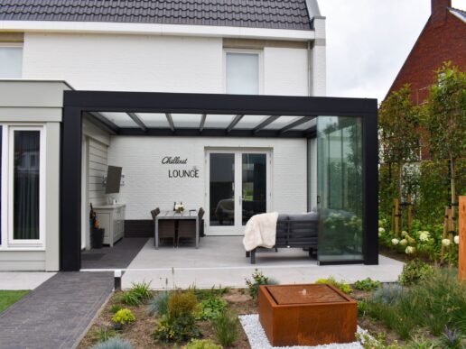 Cube met glazen schuifwanden in Veldhoven, montage door MB Veranda 1 Glazen Veranda 1