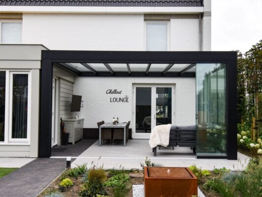 Cube overkapping aan huis in Veldhoven, montage door MB Veranda Cube overkapping aan huis in Veldhoven, montage door MB Veranda