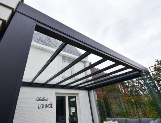 Cube met glazen schuifwanden in Veldhoven, montage door MB Veranda 8 Veranda Eindhoven 1
