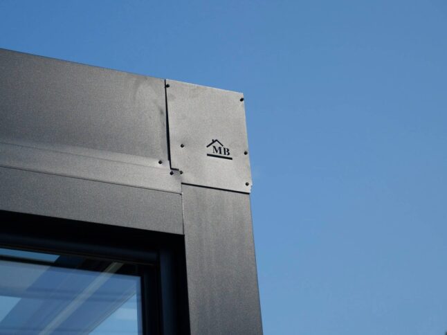 Cube overkapping met glazen schuifwanden in showhuis MB Veranda Cube overkapping met glazen schuifwanden in showhuis MB Veranda