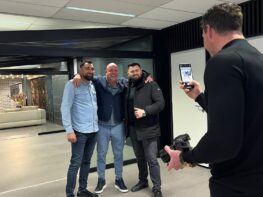 Showroombezoek van Andy & Melisa bij MB Veranda, op zoek naar een passende cube Showroombezoek van Andy & Melisa bij MB Veranda, op zoek naar een passende cube
