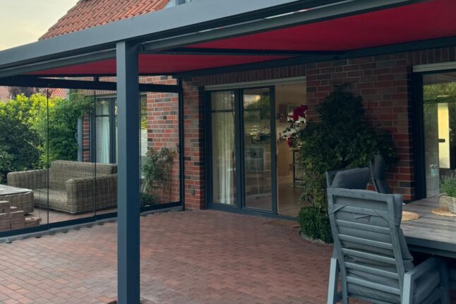 MB Solid Overkapping met rode onderdakzonwering