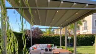 Vrijstaande MB Adaptive pergola cremewit