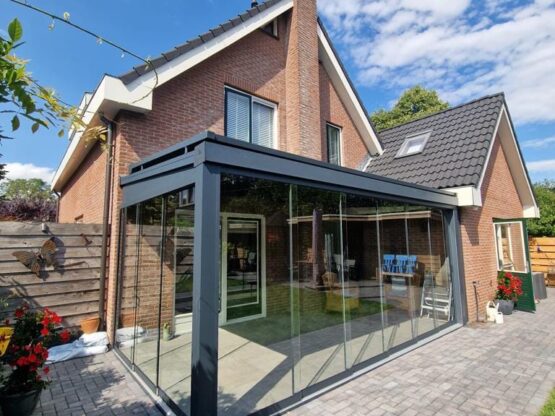 Glazen schuifwanden voor uw overkapping Glazen schuifwanden voor uw overkapping