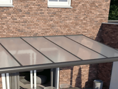 Een overkapping in Deventer, geplaatst door aluminium expert MB Veranda Een overkapping in Deventer, geplaatst door aluminium expert MB Veranda