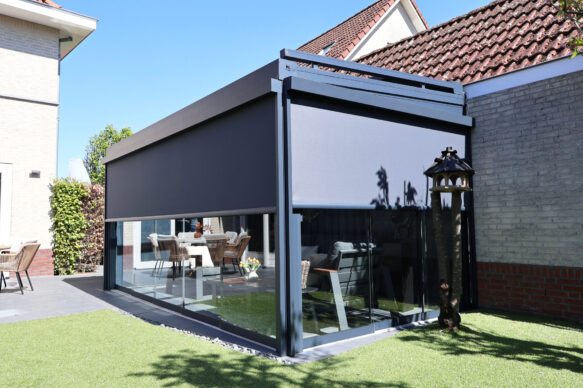 mb-veranda-mb-solid-met-zonwering-en-screens
